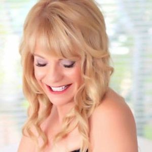 Meet your Posher, Roxanne